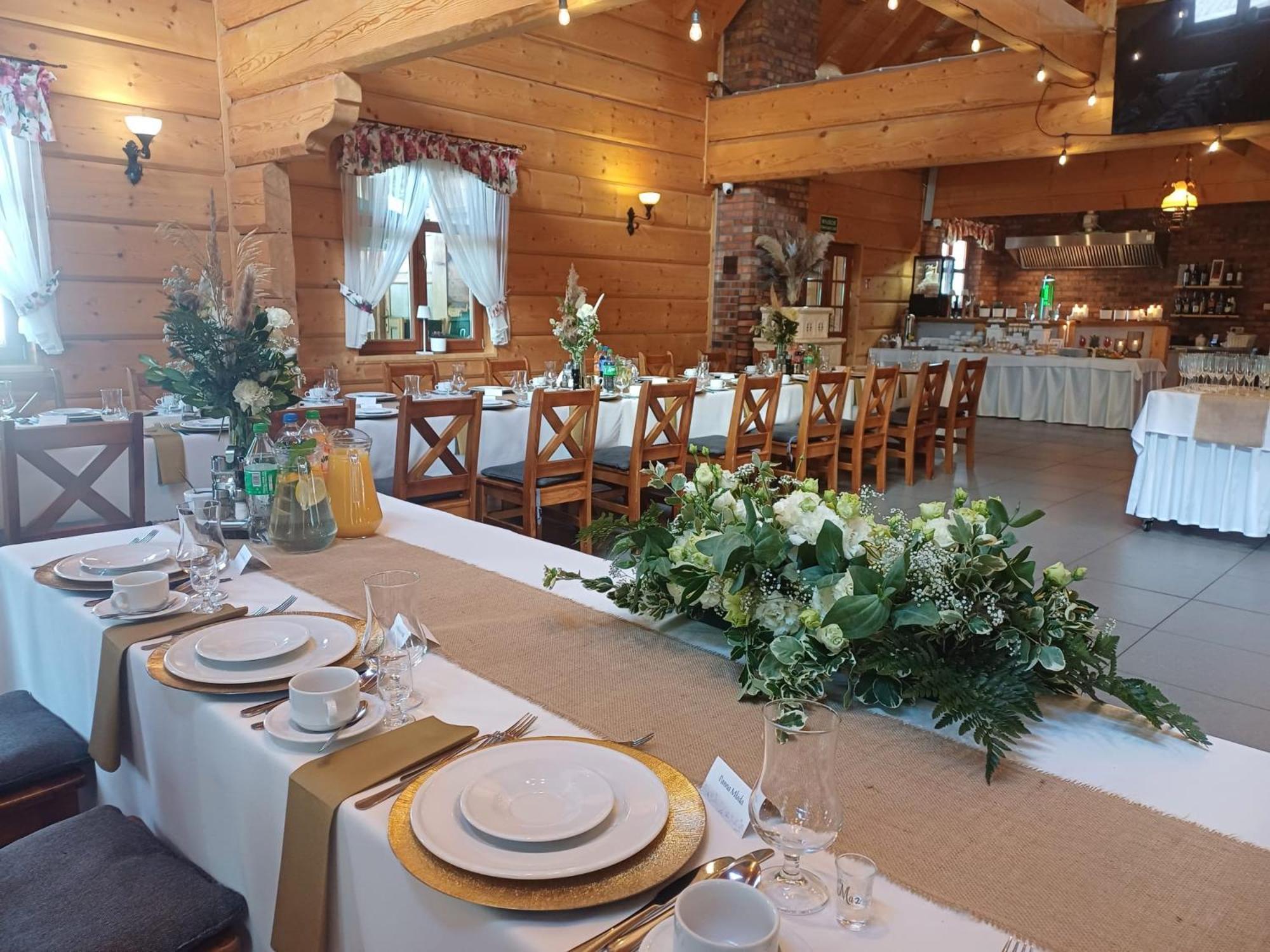 אוסטרוב וילקופולסקי Hotel I Restauracja Borowianka מראה חיצוני תמונה