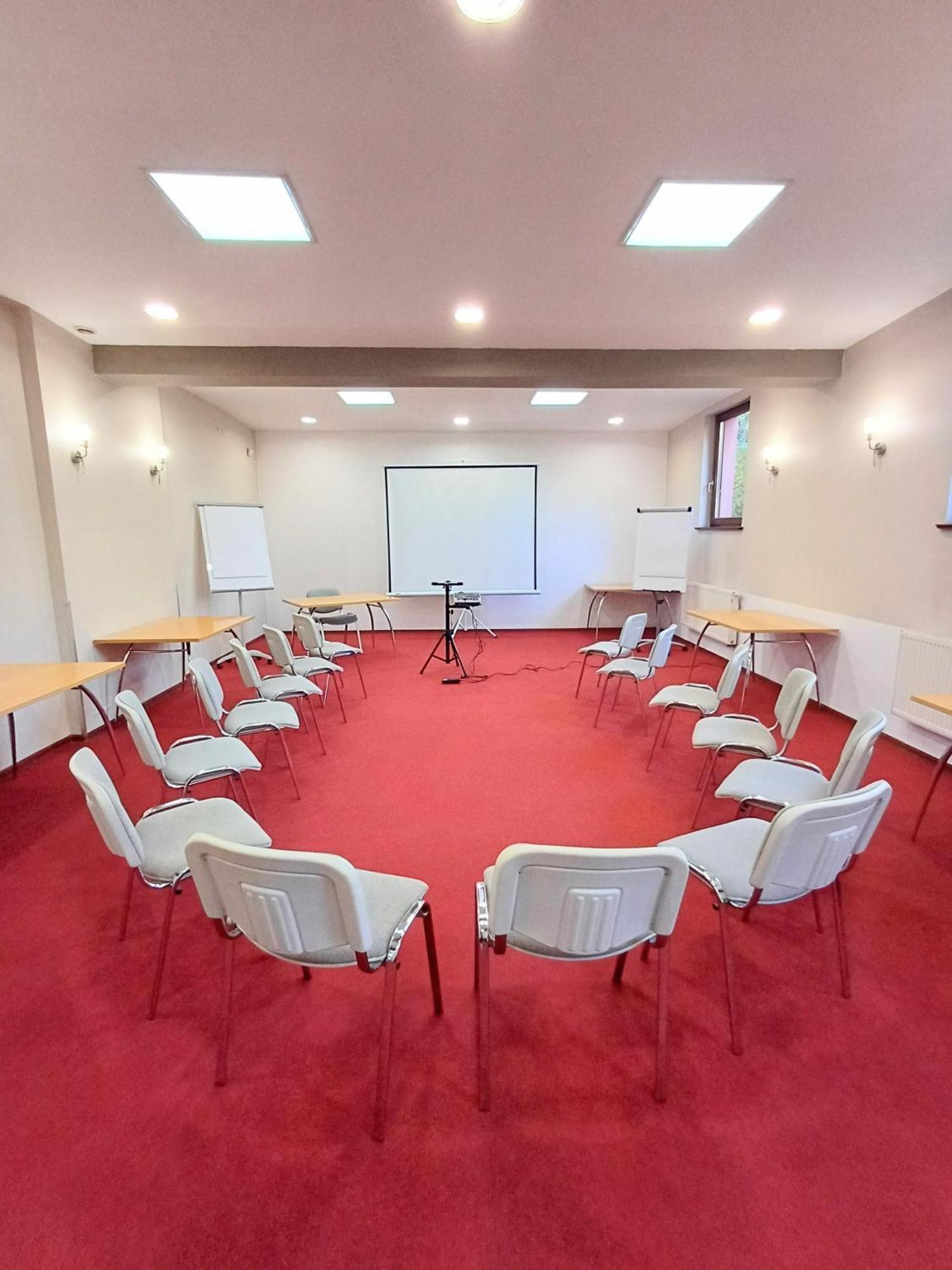 אוסטרוב וילקופולסקי Hotel I Restauracja Borowianka מראה חיצוני תמונה